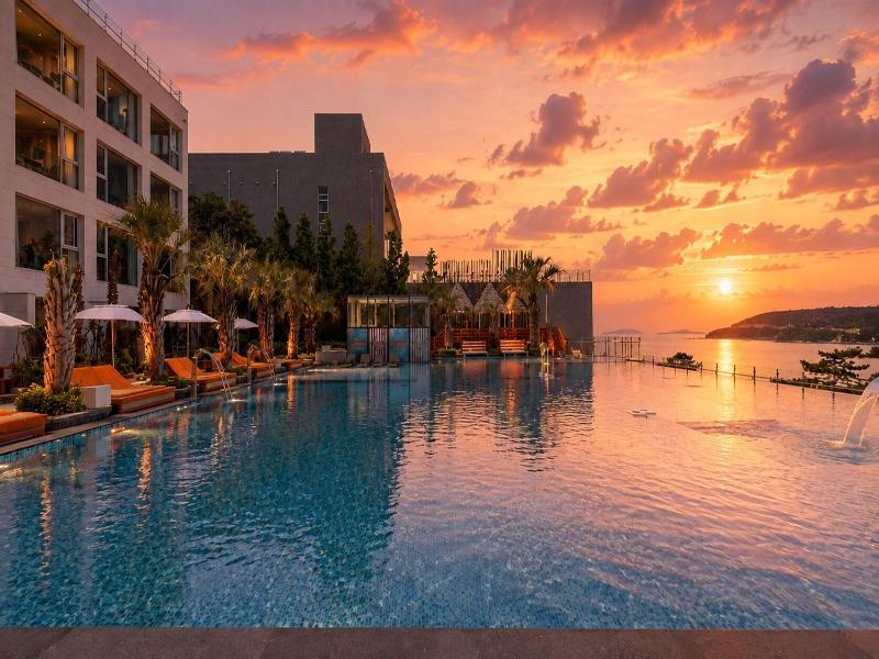 La Terrace Club Hotel & Villa image