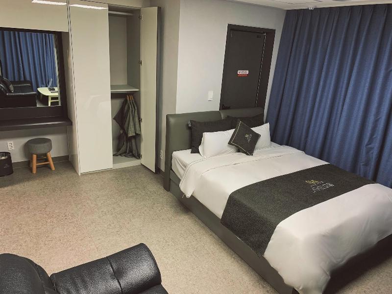 Shine Hotel image