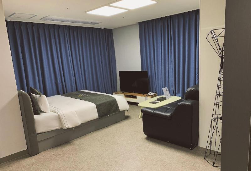Shine Hotel image