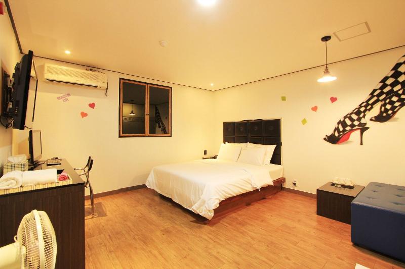 Chakan Hotel image