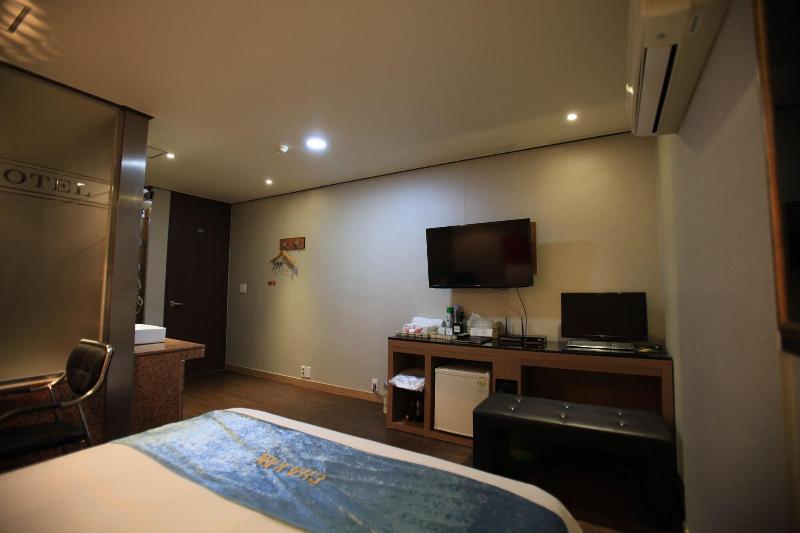 Chakan Hotel image