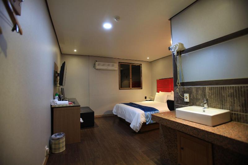 Chakan Hotel image