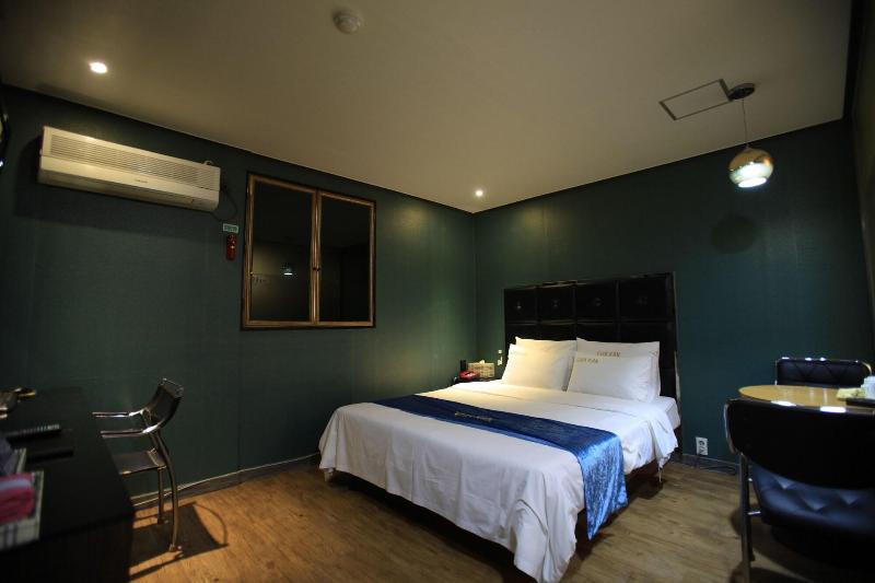 Chakan Hotel image