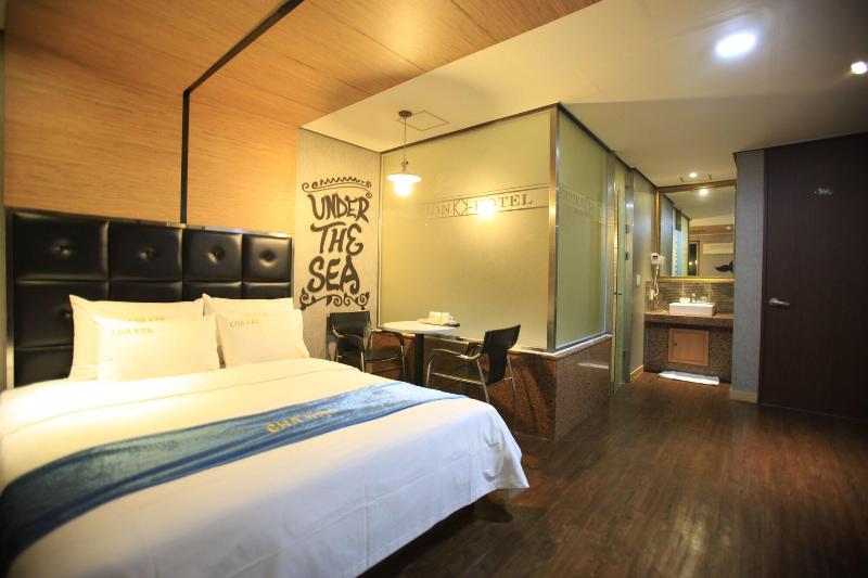 Chakan Hotel image