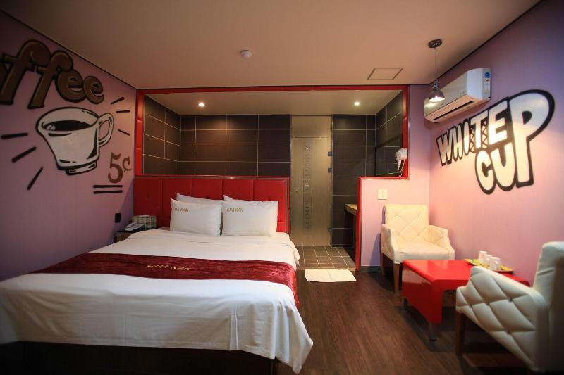 Chakan Hotel image