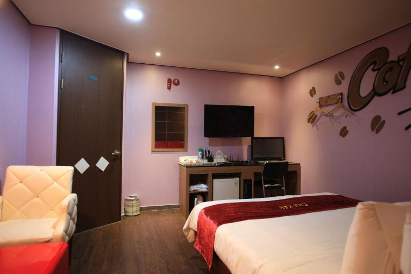 Chakan Hotel image