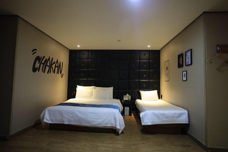 Chakan Hotel image