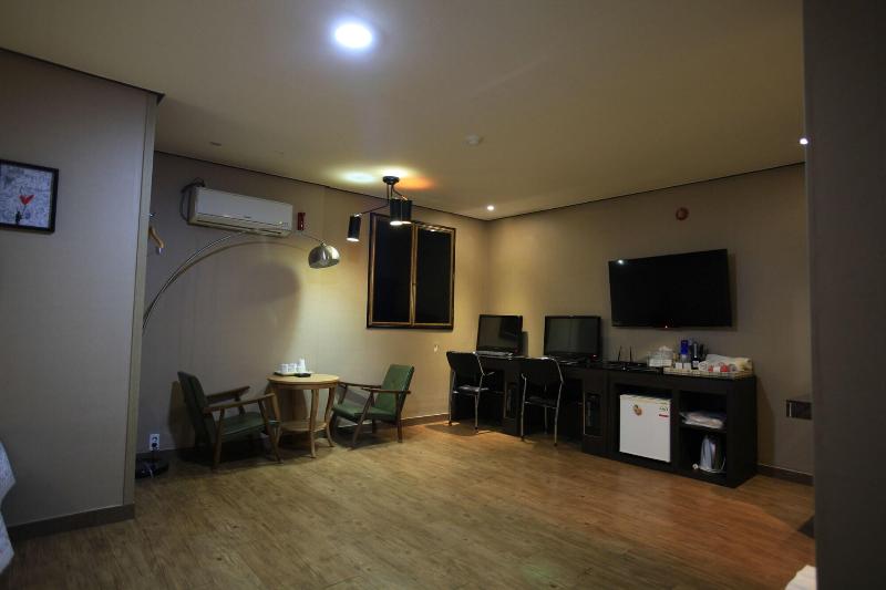 Chakan Hotel image
