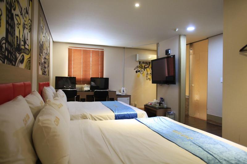 Chakan Hotel image