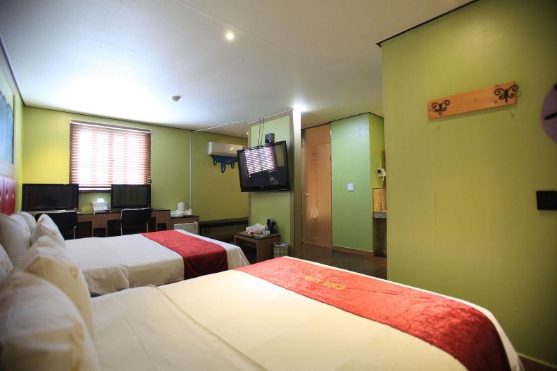 Chakan Hotel image