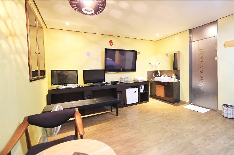 Chakan Hotel image