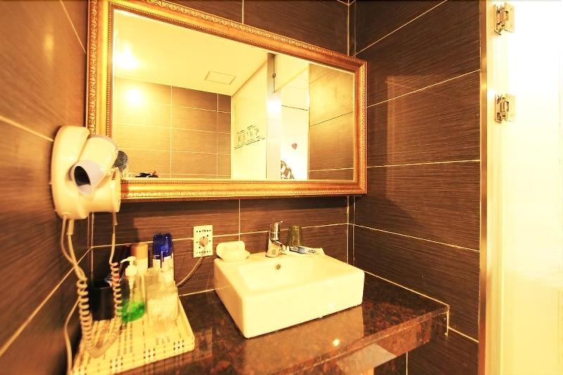 Chakan Hotel image