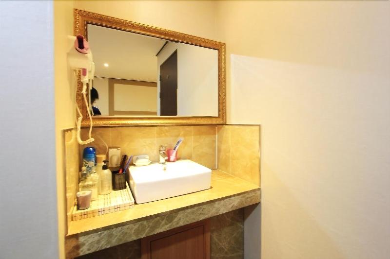 Chakan Hotel image