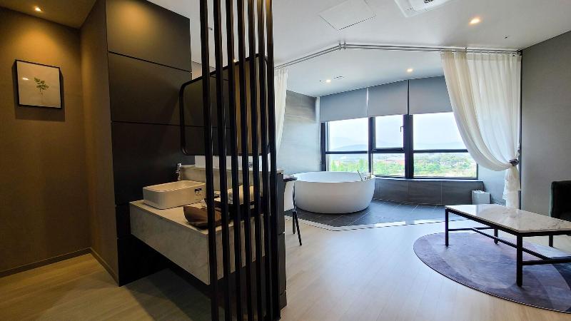 Hotel Ohevday image