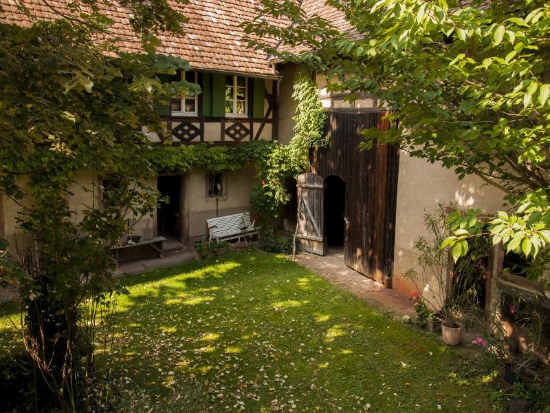 Unter Der Linde image