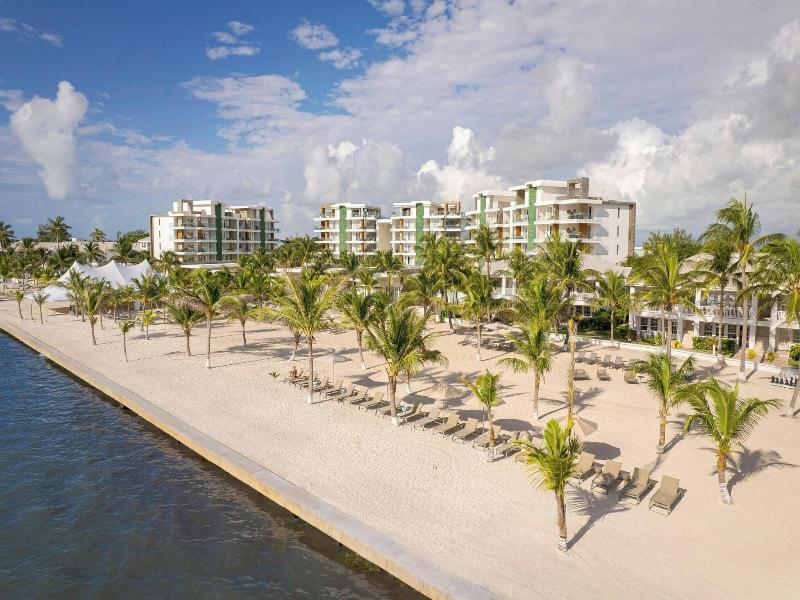 Alaia Belize, Autograph Collection image