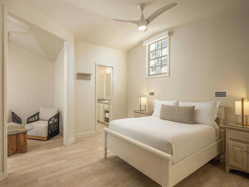Alaia Belize, Autograph Collection image