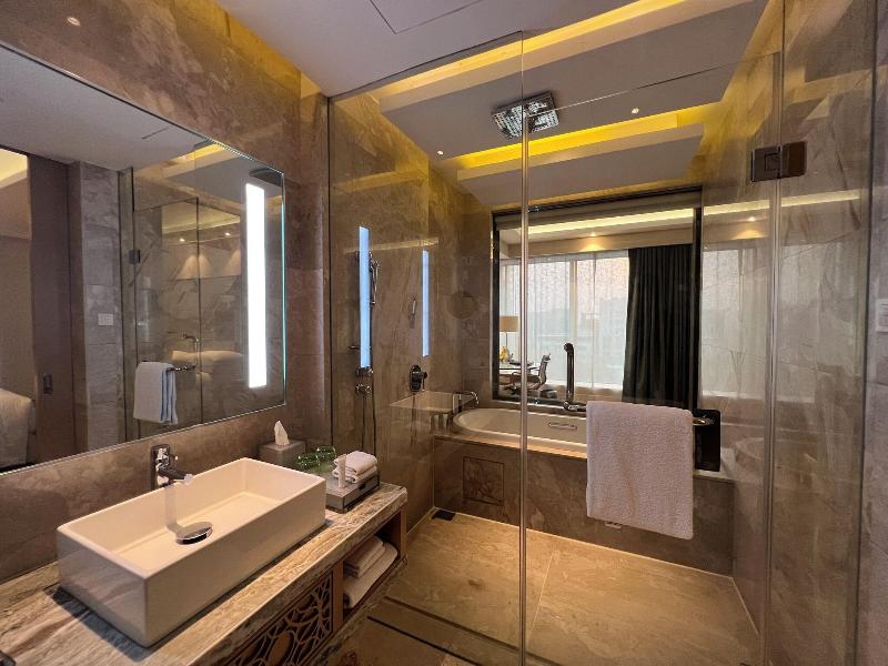 Renaissance Dhaka Gulshan Hotel image