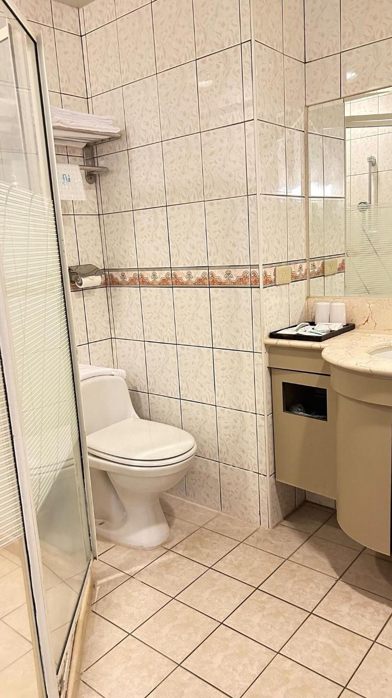 Kinsa Holiday Hotel image