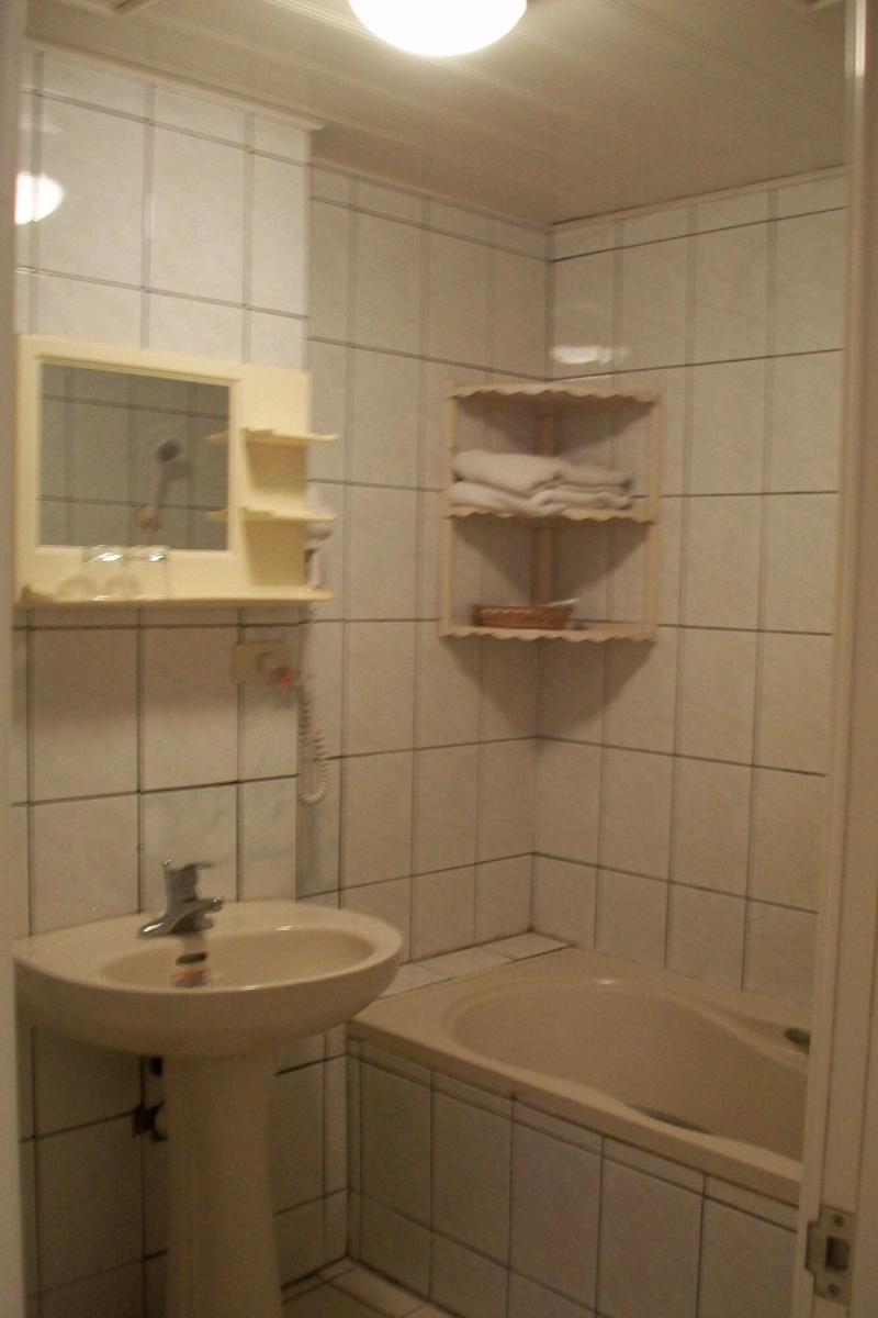 Kinsa Holiday Hotel image