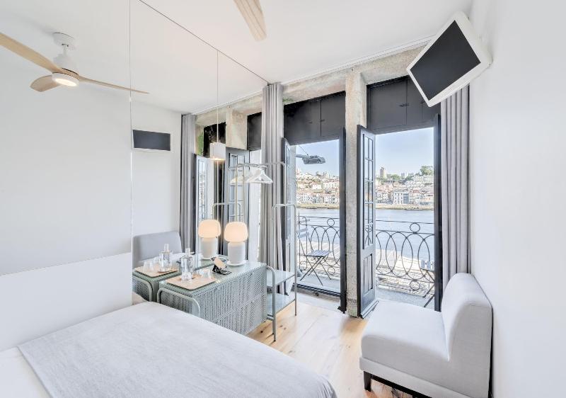 Homey River Suites image
