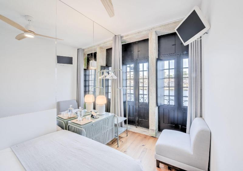 Homey River Suites image