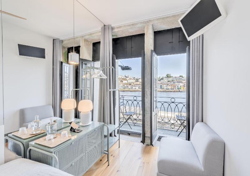 Homey River Suites image