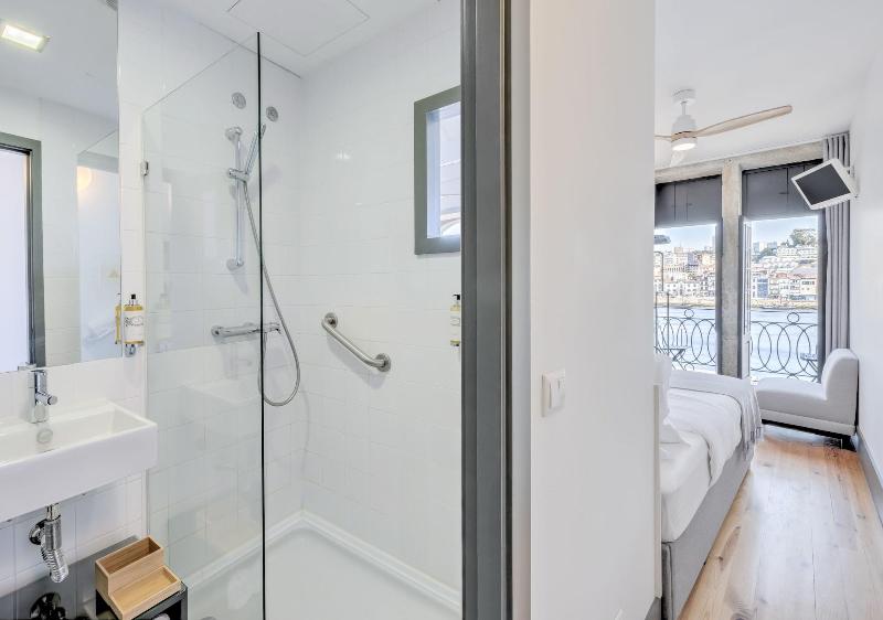 Homey River Suites image