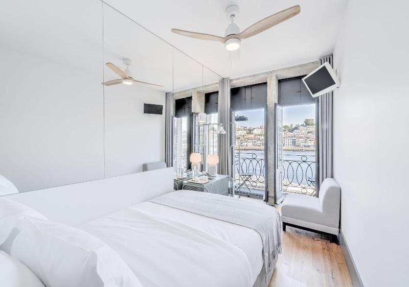 Homey River Suites image