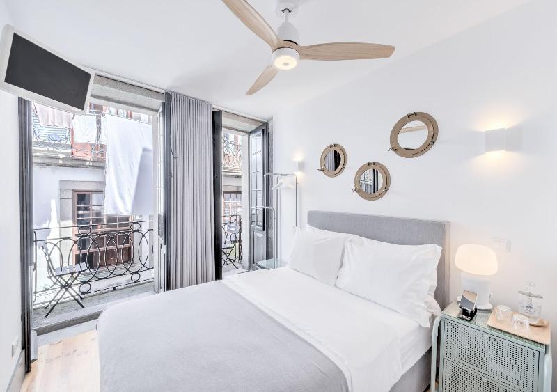 Homey River Suites image