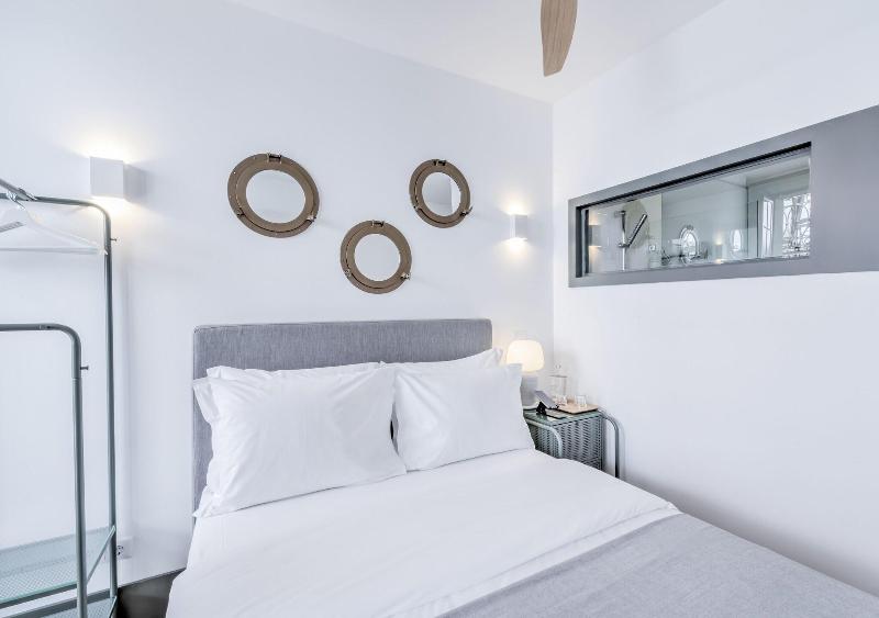 Homey River Suites image