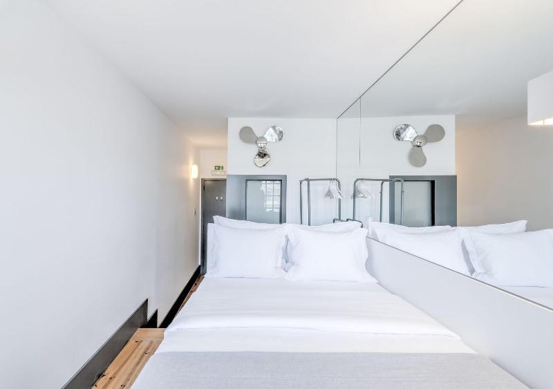 Homey River Suites image