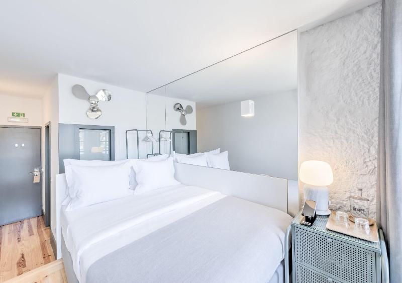 Homey River Suites image