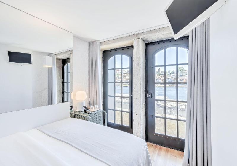 Homey River Suites image