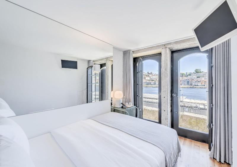 Homey River Suites image