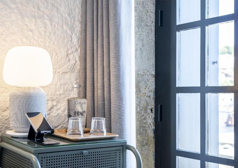 Homey River Suites image