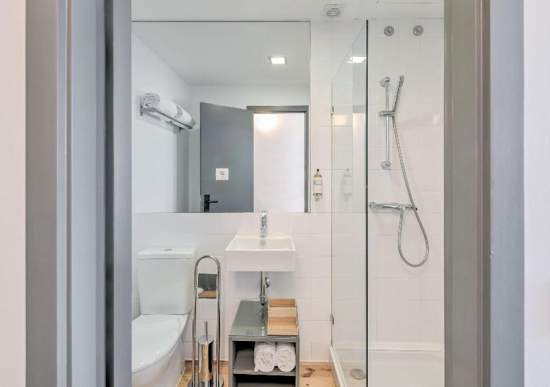 Homey River Suites image