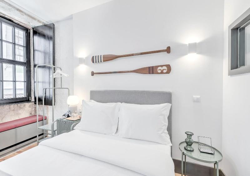 Homey River Suites image