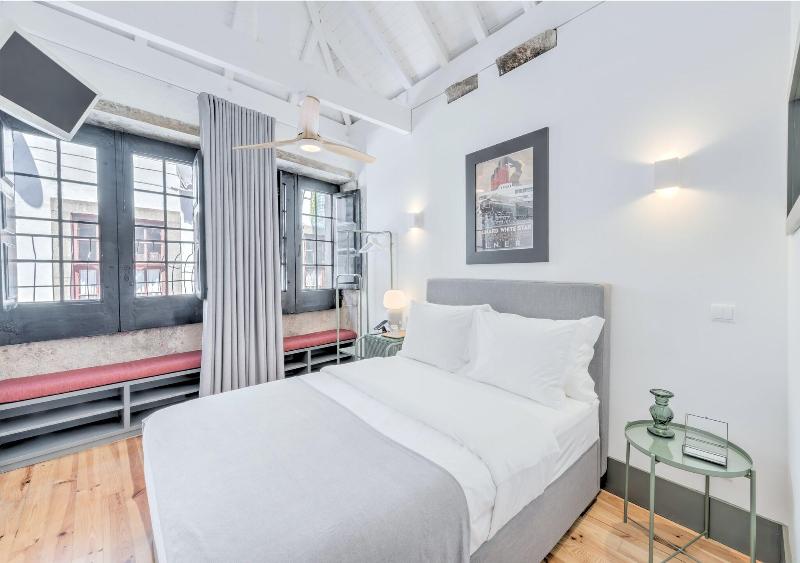 Homey River Suites image