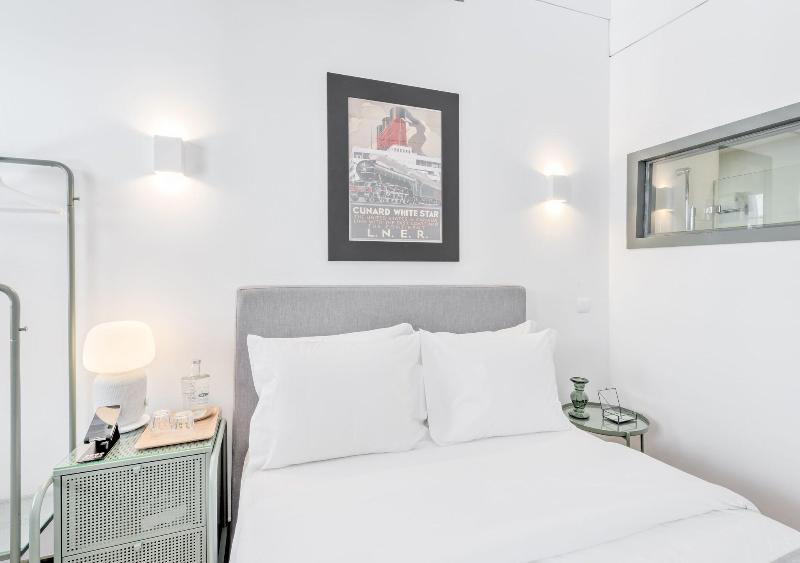 Homey River Suites image