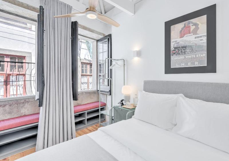 Homey River Suites image