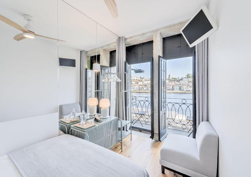 Homey River Suites image