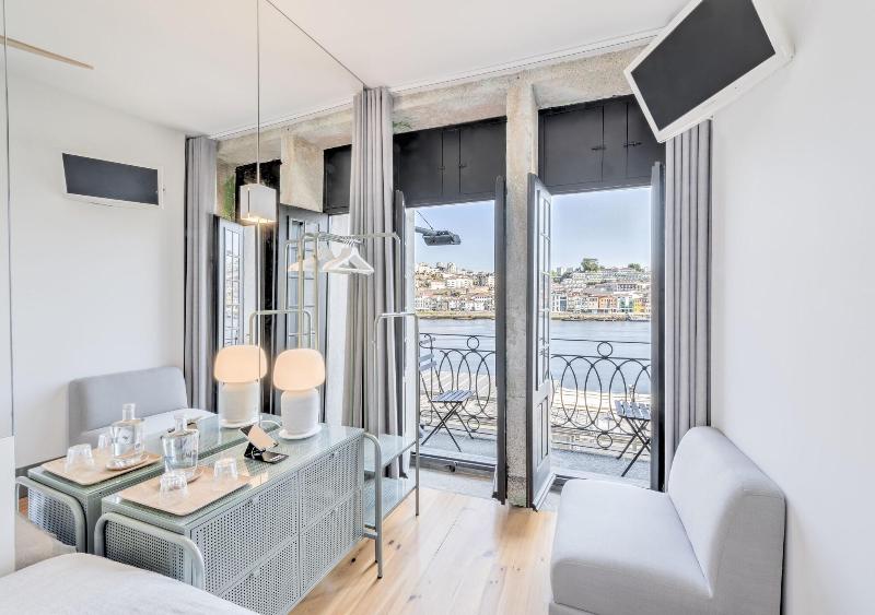 Homey River Suites image
