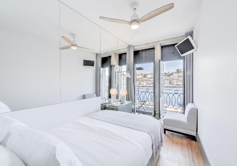 Homey River Suites image
