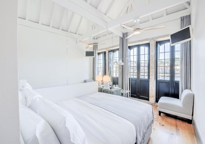 Homey River Suites image