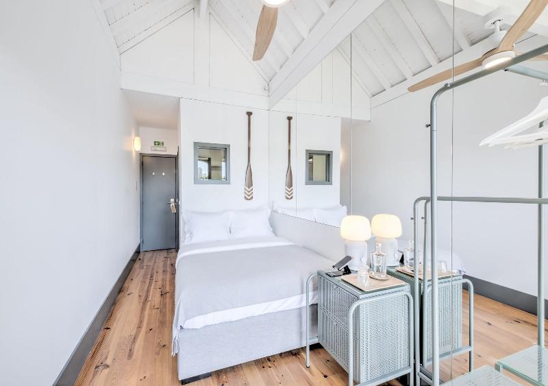 Homey River Suites image