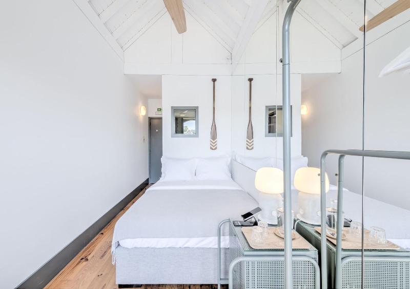 Homey River Suites image