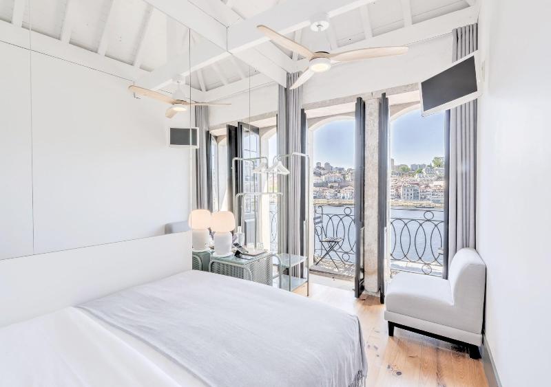 Homey River Suites image