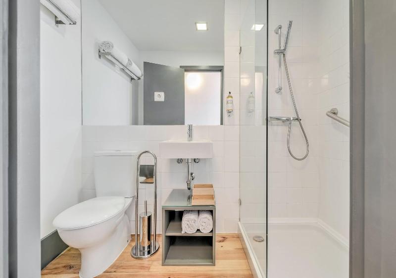 Homey River Suites image
