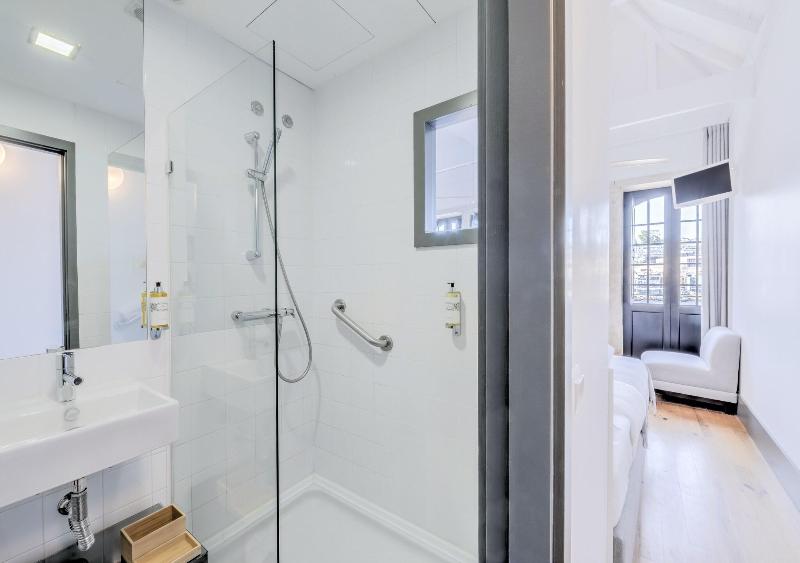 Homey River Suites image